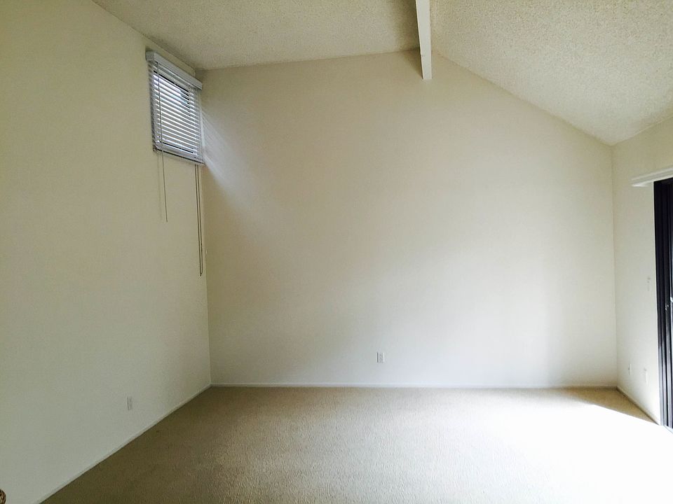 Living Room - Vaulted Ceilings