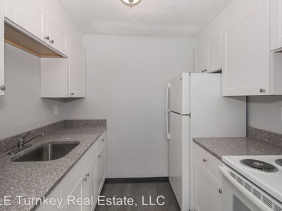 3rd image of 1935 Brookside Dr