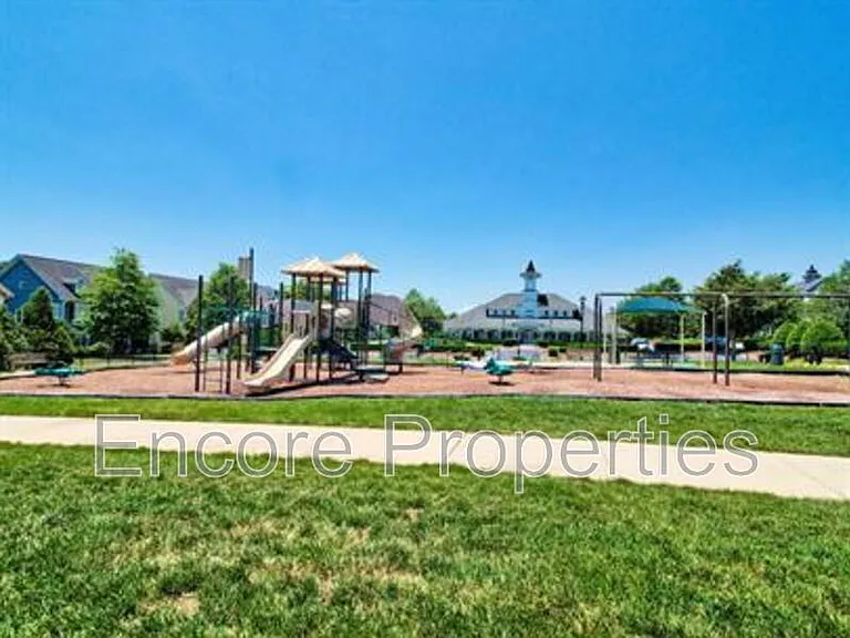 2057 Aventon Ln — Photo 20