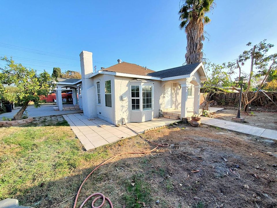 1st image of 3950 De Garmo Ave