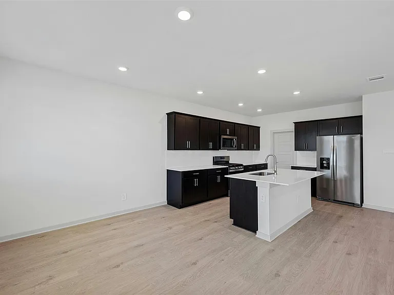 136 New Haven Ave — Photo 13