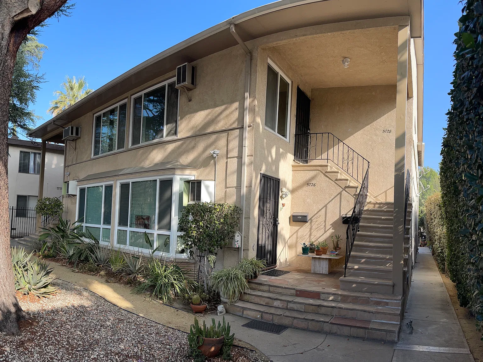 2 bed, 875 sqft, $2,449 — Photo 1