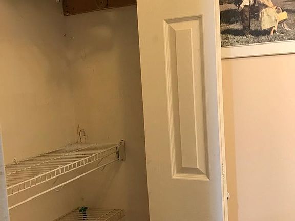 4th image of 511 Edgegrove Ave Room 3