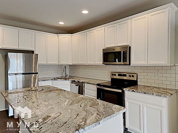 5th image of 8521 Castle Cliff Dr