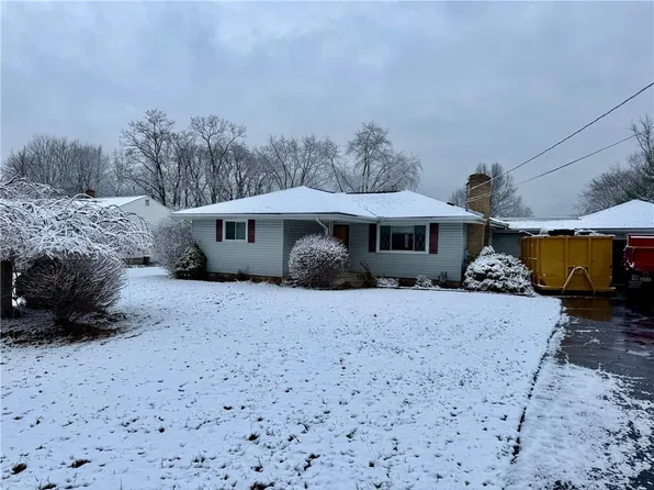 415 Summit View Dr, New Castle, PA 16105