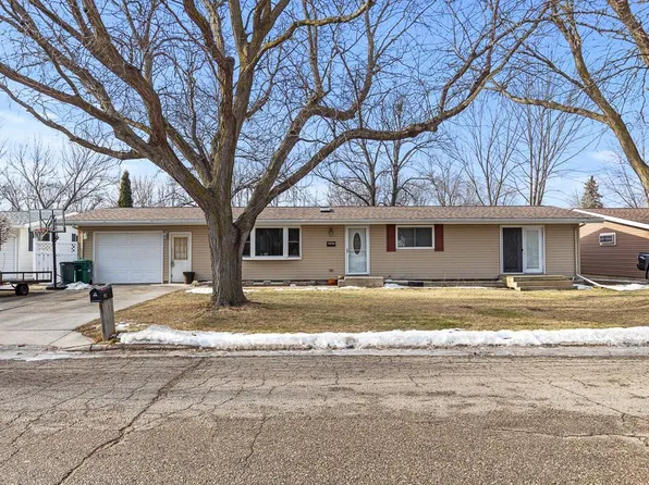 902 Cheryl Ave, Marshall, MN 56258