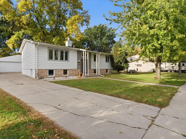 1221 13th Ave SW, Willmar, MN 56201