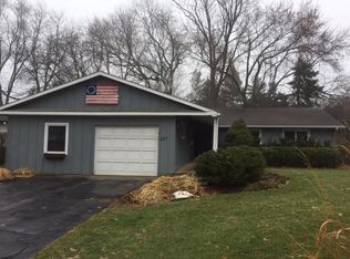 107 E Hawthorne Ct, Lake Bluff, IL