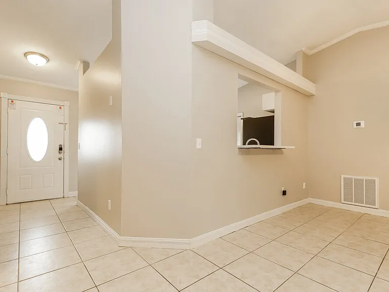 2702 Woodstream Cir — Photo 4