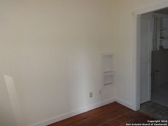 2nd image of 1702 W Mistletoe Ave APT 4
