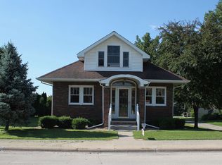 105 2nd Ave SW, Cascade, IA 52033