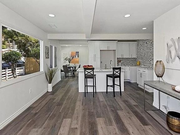 5th image of 2925 Phelps Ave