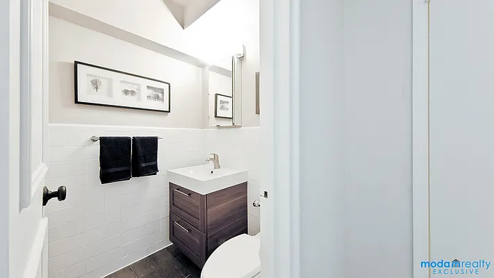 Sold by Moda Realty | media 30