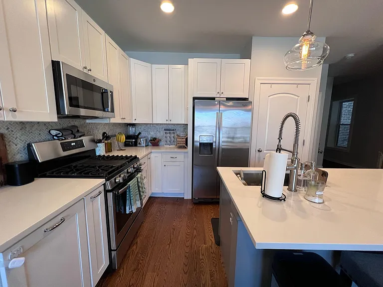 1441 W Grand Ave #1 — Photo 5