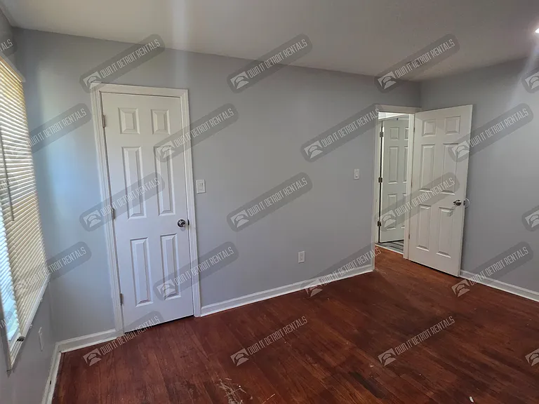 3 bed, 1.0 bath, 1277 sqft, $1,020 — Photo 16