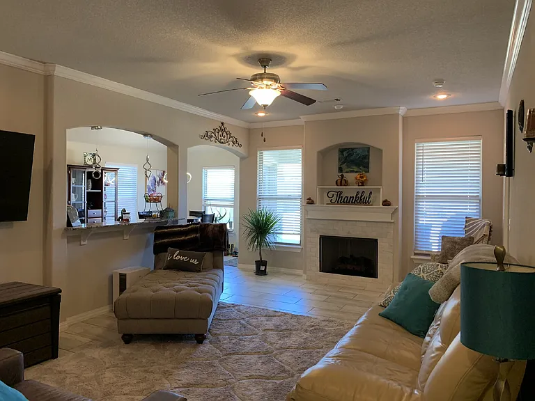1100 Gardenia St — Photo 3
