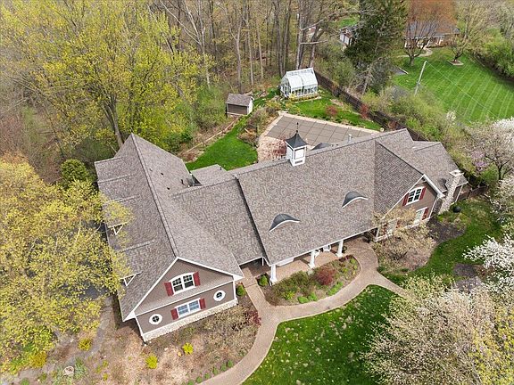 2nd image of 3155 Lake Dr SE