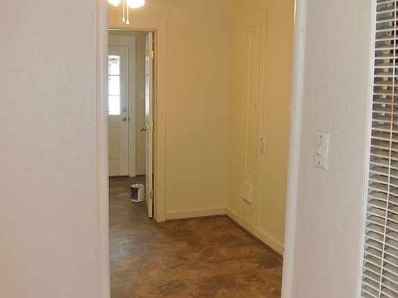 4th image of 607 W 12th St