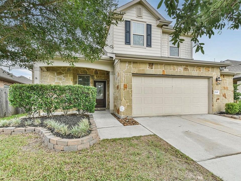 1st image of 2245 Maple Point Dr N