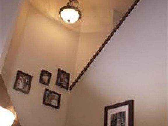 3rd image of 3239 Greentree Cir