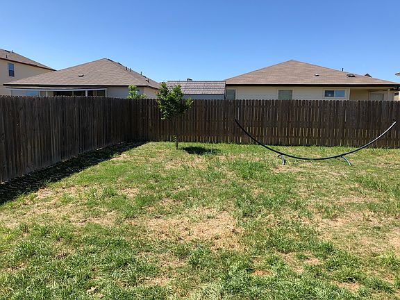 3rd image of 1705 Lubbock Dr