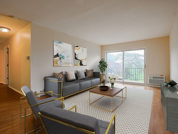 2nd image of 695 Grove Dr APT 208