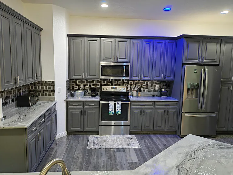 376 SW Tulip Blvd — Photo 16
