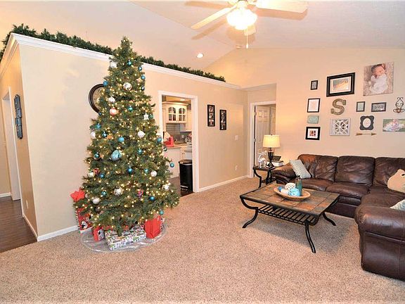 2nd image of 3641 Five Oaks Dr