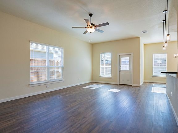 5th image of 712 Wheatfield Dr