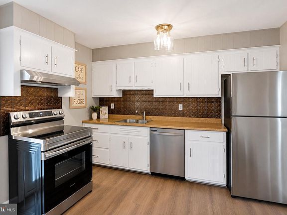 4th image of 5886 Woodbine Rd