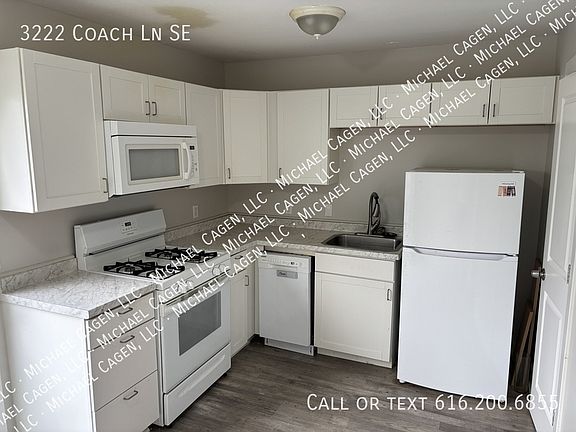 3rd image of 3222 Coach Ln SE