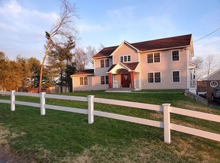 28 Overlook Dr, Mahopac, NY 10541