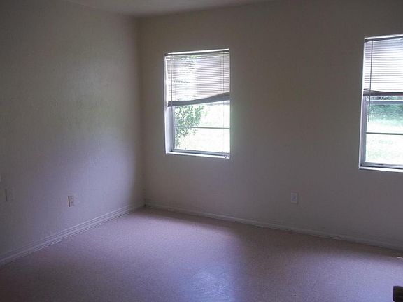5th image of 1617 E Memorial Blvd