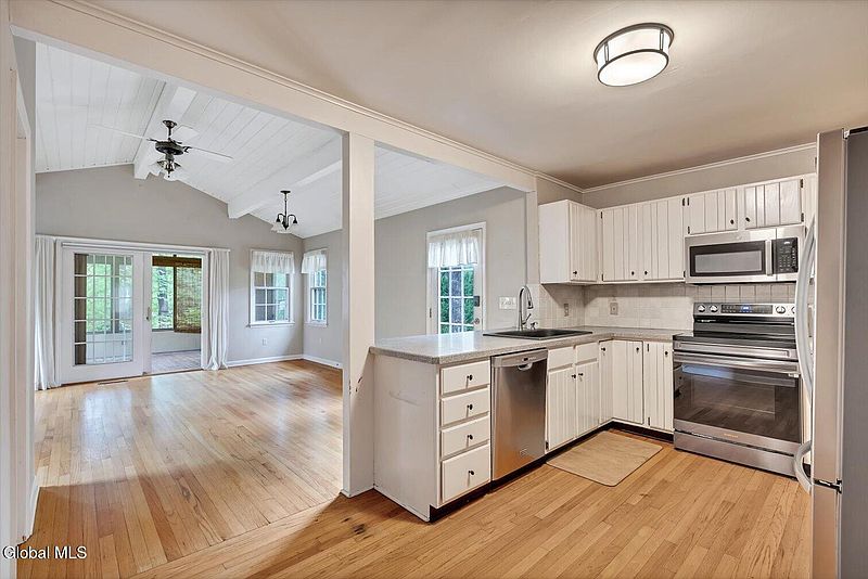 2nd image of 1920 Hexam Road