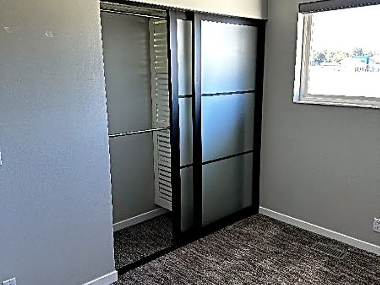 1102 E Sleepy Hollow Ln — Photo 14