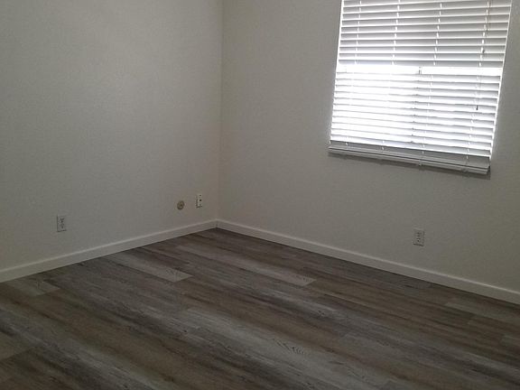5th image of 981 Sierra Ave