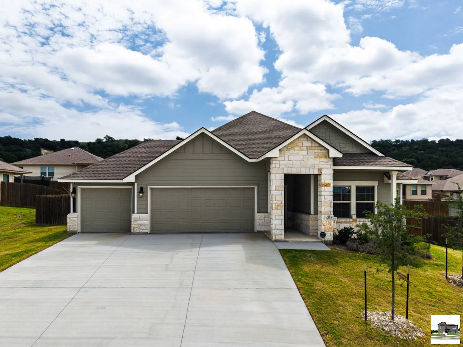 5 bed, 2.5 bath, 1928 sqft, $2,100 — Photo 1