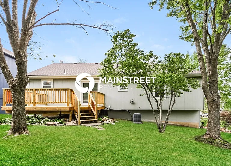 404 NE Station Dr — Photo 15