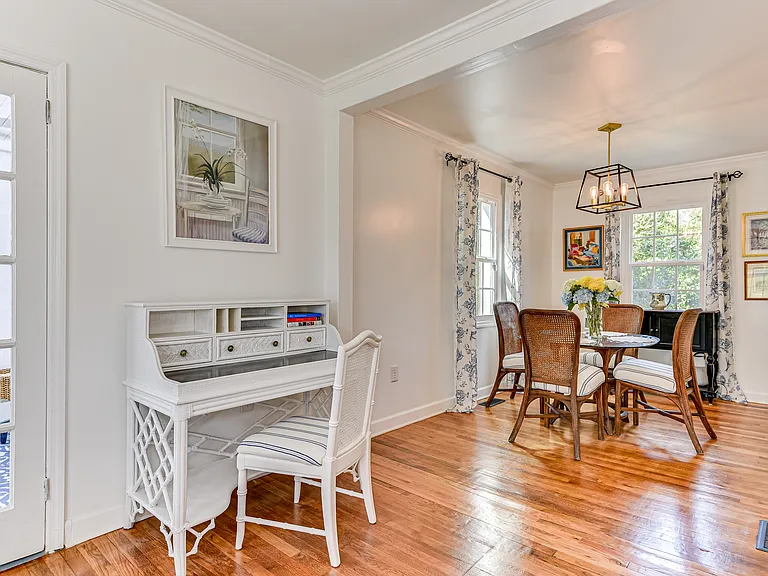 2701 Oakland Ave — Photo 7