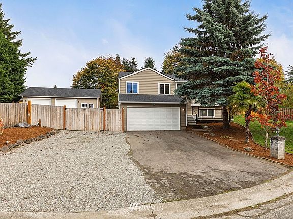 Plenty of room for your boat, RV and toys!