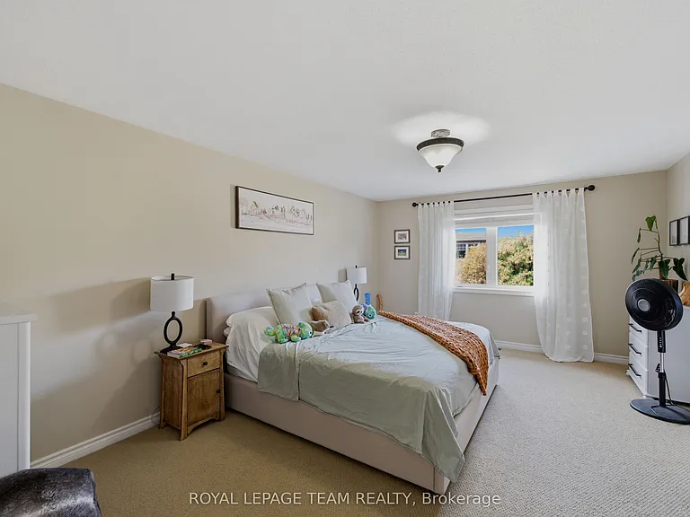 216 Horseshoe Cres — Photo 37