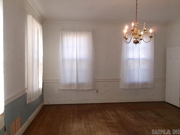 5th image of 402 W Martin Pl