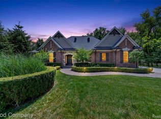 1946 Acorn Gln, Rochester Hills, MI 48306