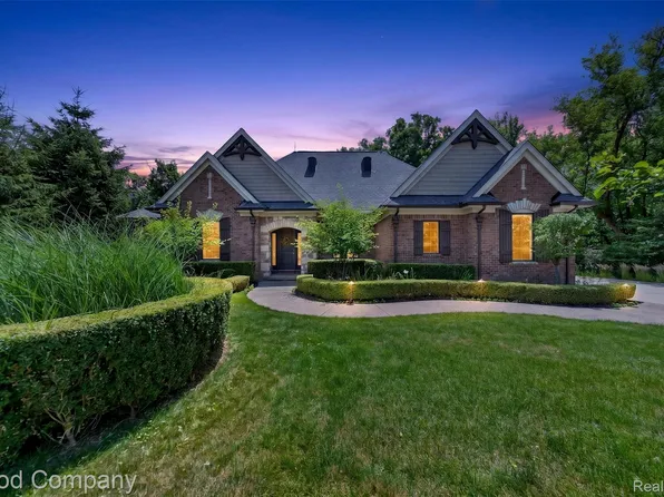 1946 Acorn Gln, Rochester Hills, MI 48306