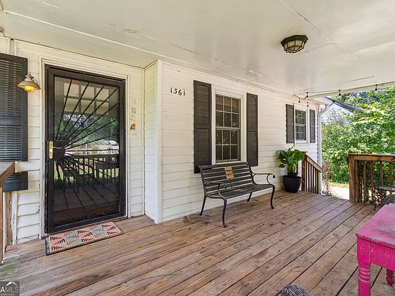 3rd image of 1361 Lochland Rd