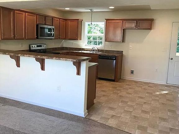 4th image of 4606 Autumn Ln NW