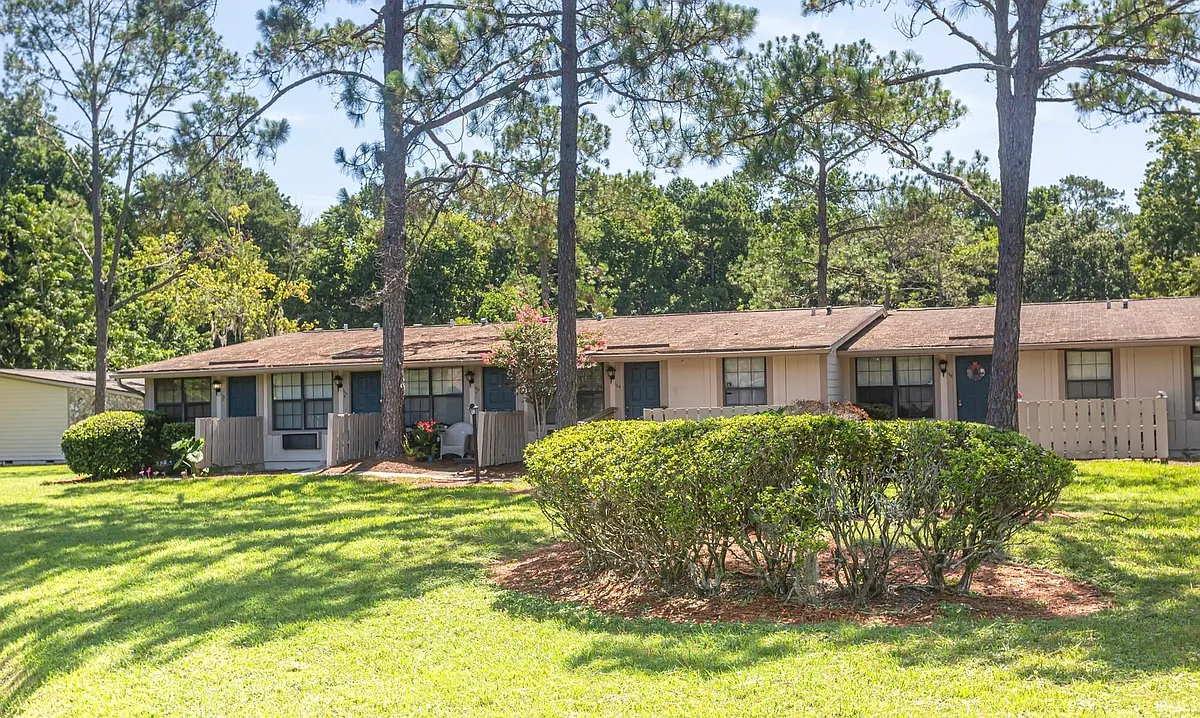 Building Photo - 2302 S Brandon Ct