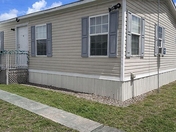 4th image of 11846 Watergate Cir