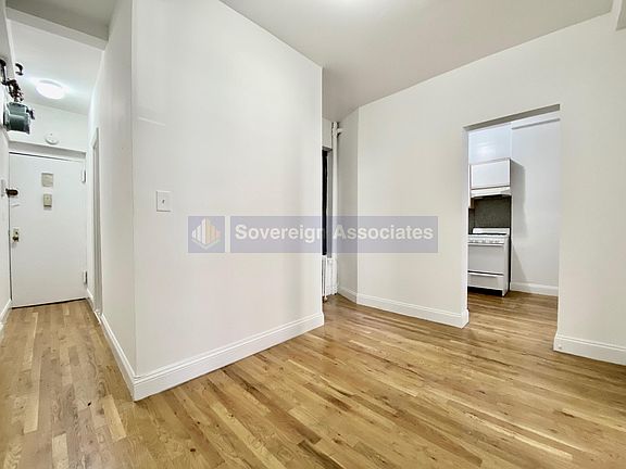 4th image of 1270 1st Ave #22