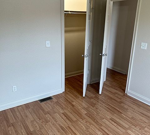 4th image of 6884 Lexington Dr